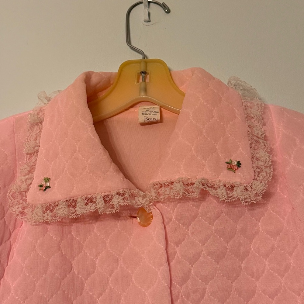 🌸 Vintage Sears Quilted Pink Bed Jacket | 1960s–70s Nylon Lace Sleepwear Large - Picture 3 of 9